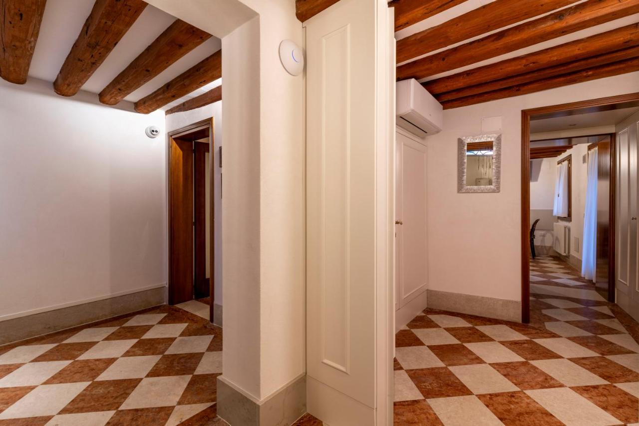 Апартаменты San Silvestro House Венеция Экстерьер фото