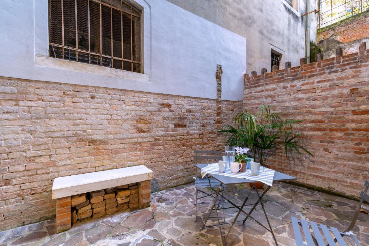 Апартаменты San Silvestro House Венеция Экстерьер фото