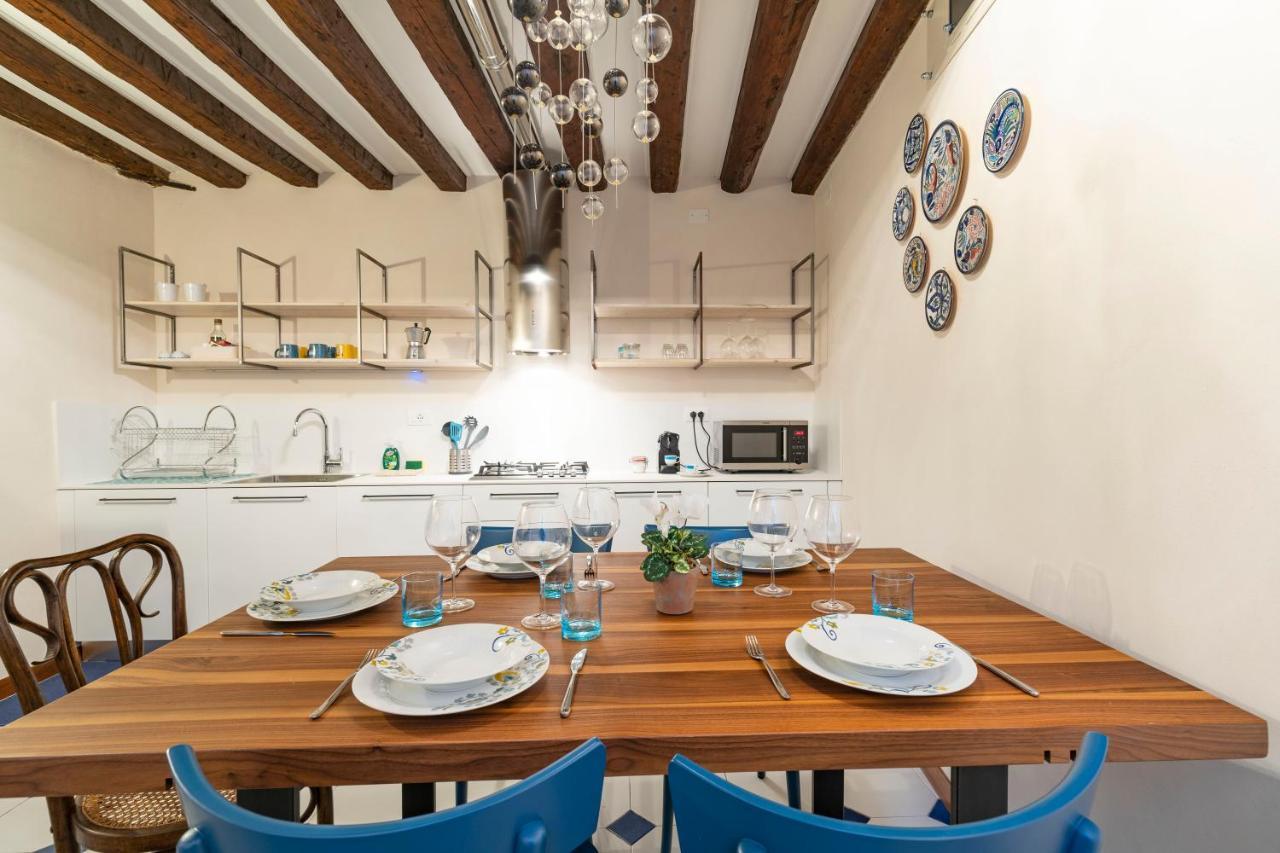 Апартаменты San Silvestro House Венеция Экстерьер фото
