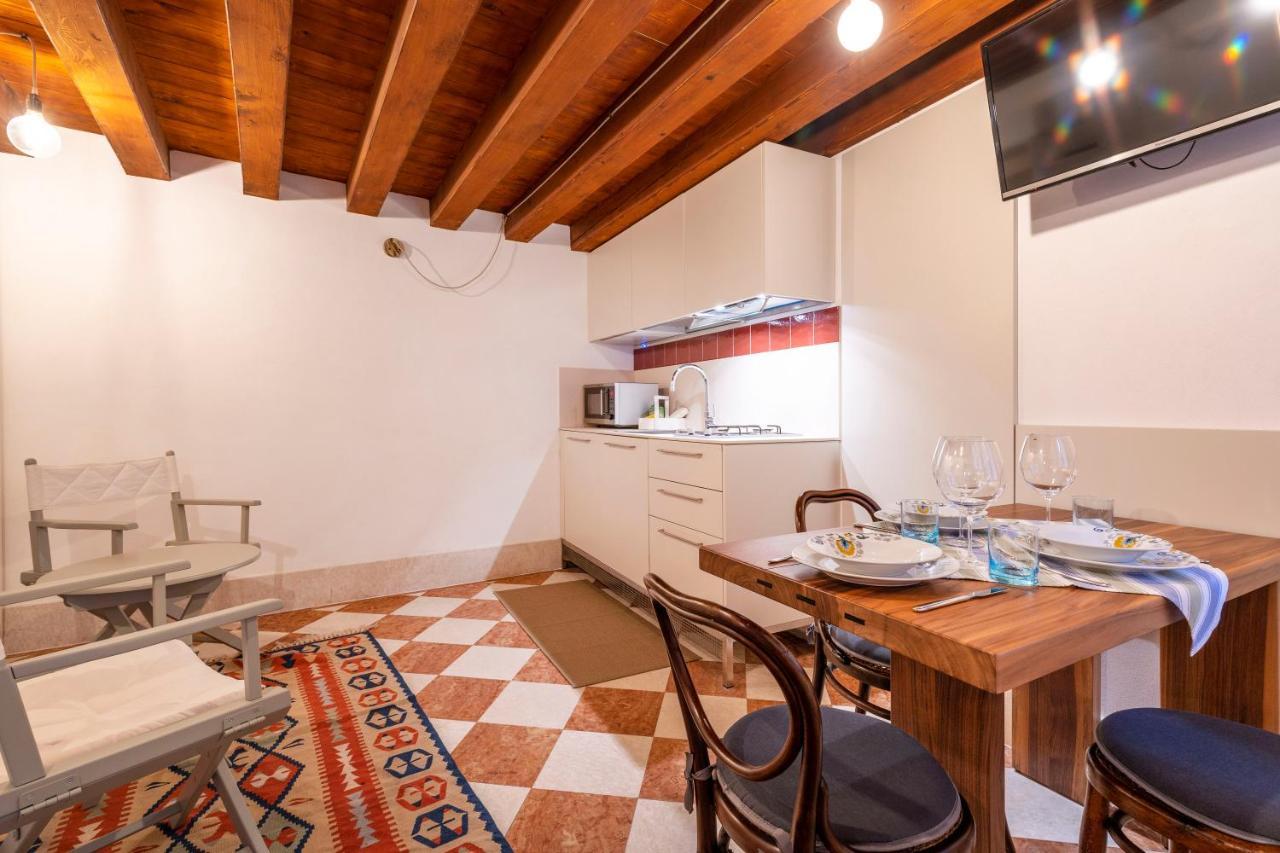 Апартаменты San Silvestro House Венеция Экстерьер фото
