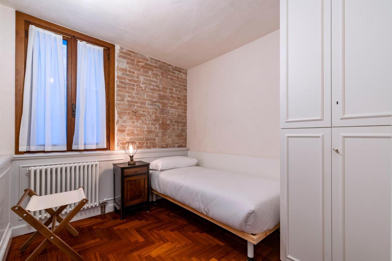 Апартаменты San Silvestro House Венеция Экстерьер фото