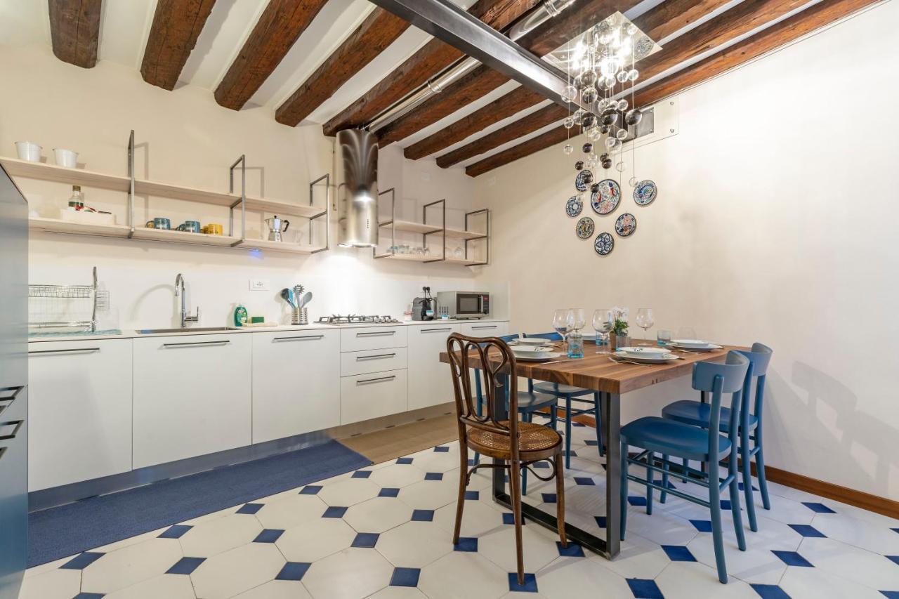 Апартаменты San Silvestro House Венеция Экстерьер фото