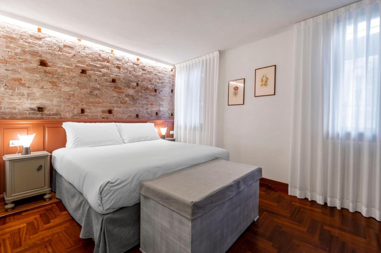 Апартаменты San Silvestro House Венеция Экстерьер фото