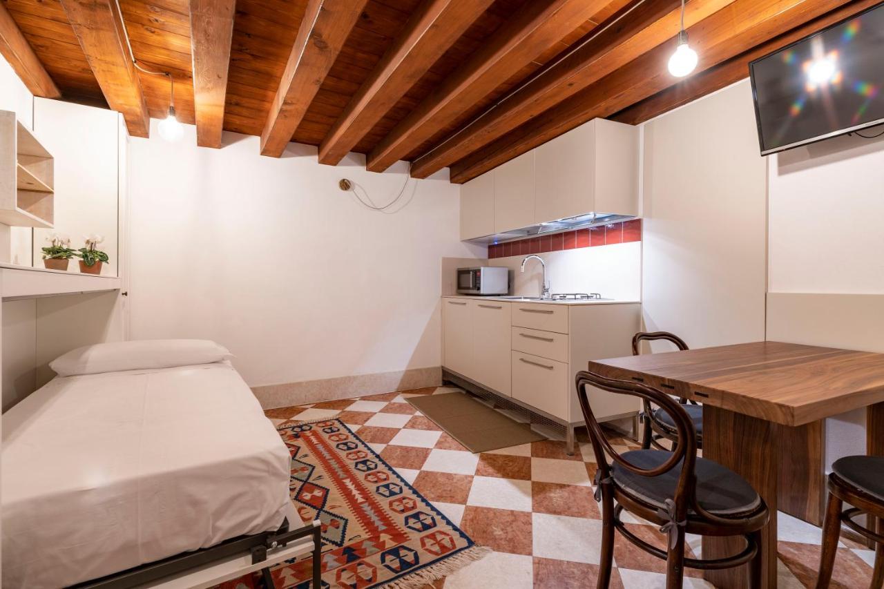 Апартаменты San Silvestro House Венеция Экстерьер фото