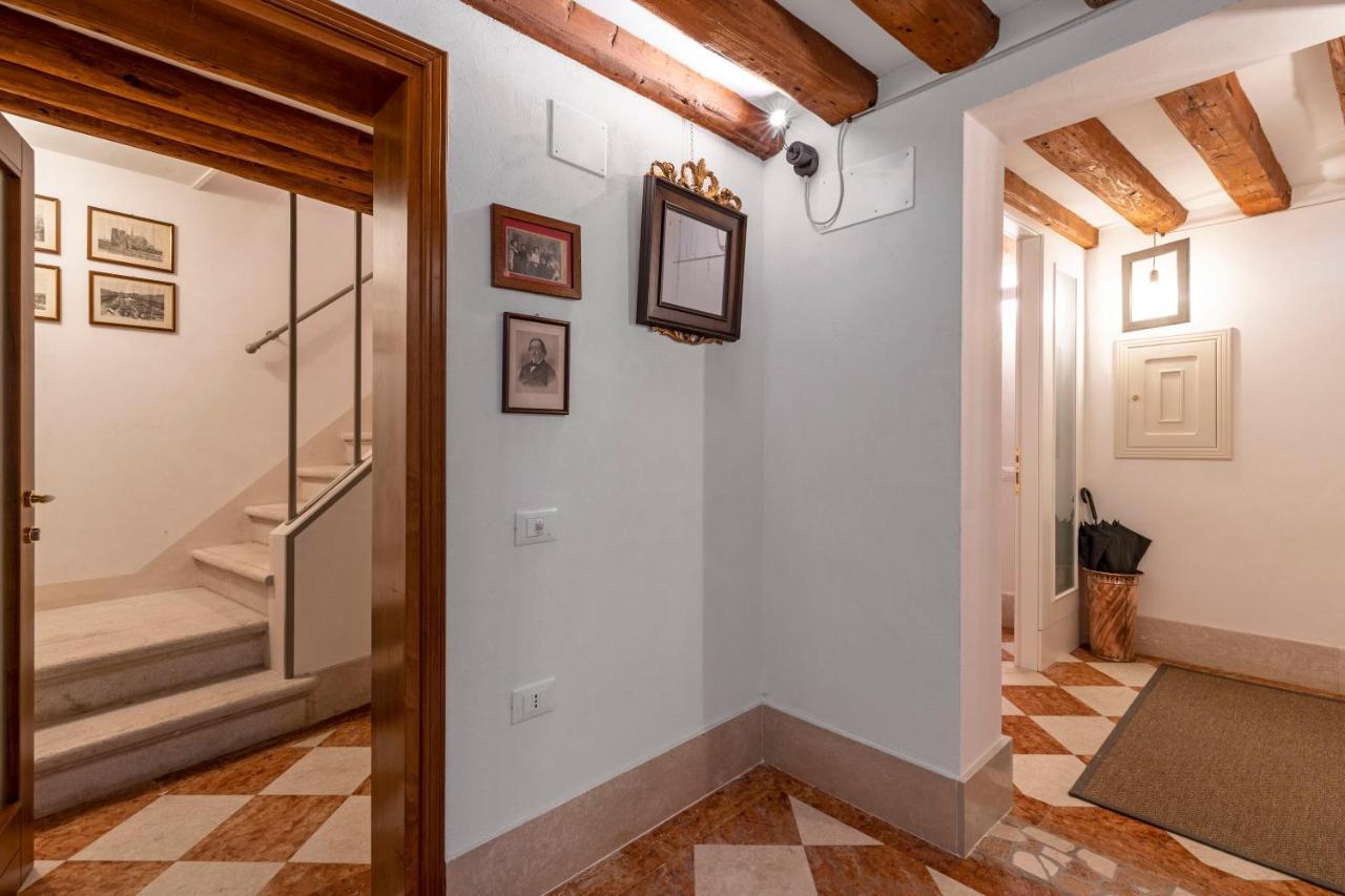 Апартаменты San Silvestro House Венеция Экстерьер фото