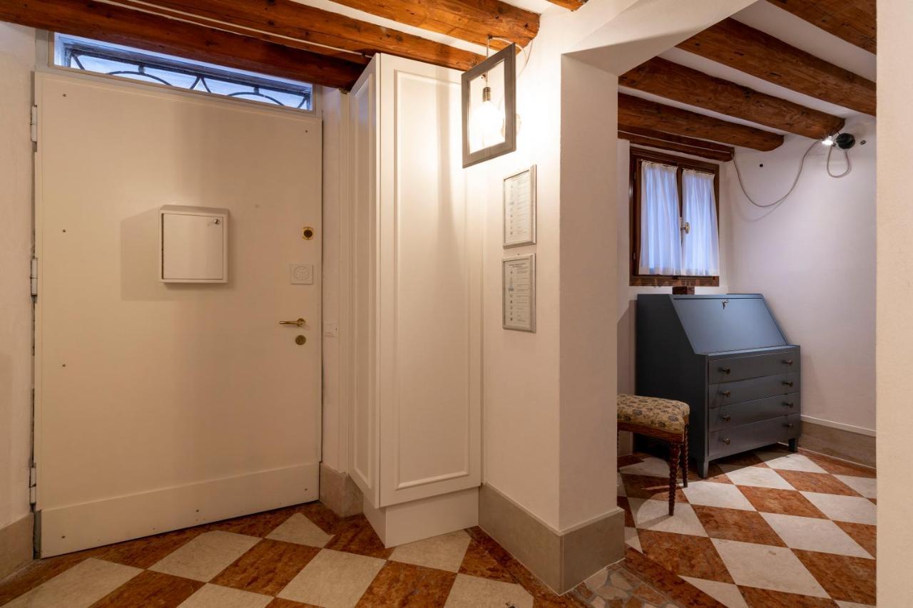 Апартаменты San Silvestro House Венеция Экстерьер фото