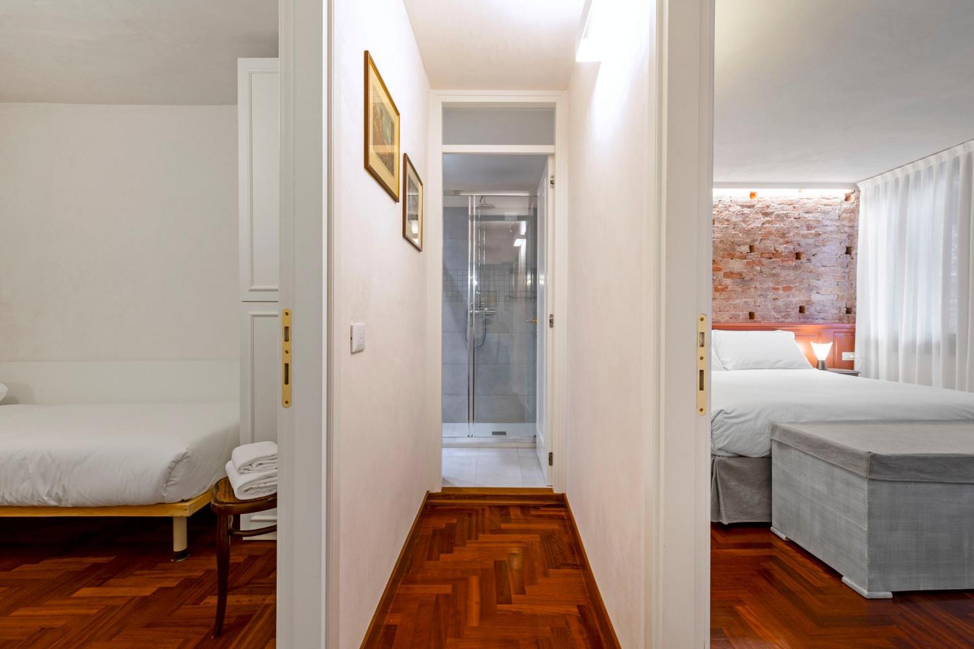 Апартаменты San Silvestro House Венеция Номер фото